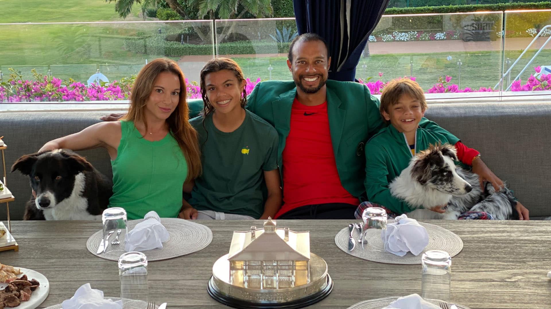 Tiger Woods tổ chức Champions Dinner bên gia đình