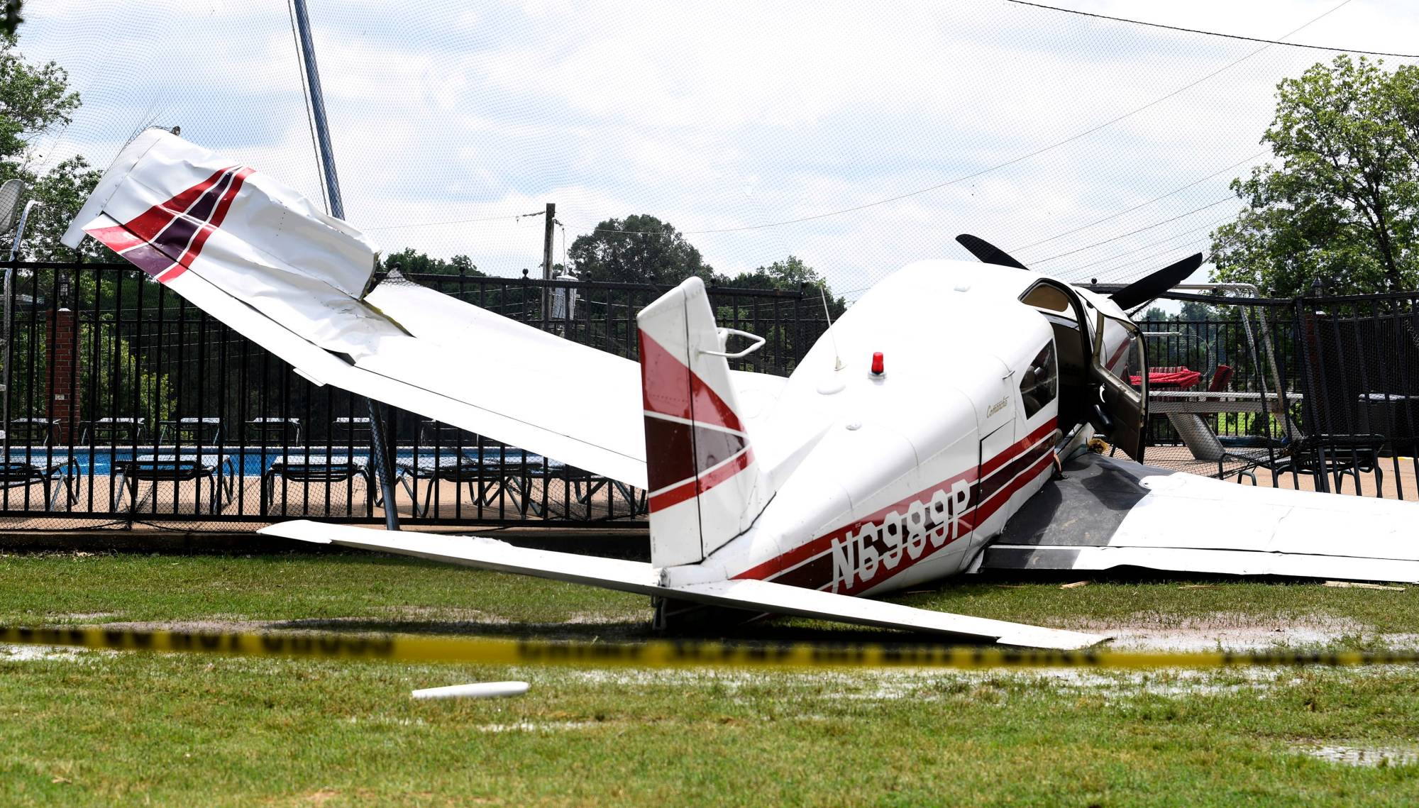 Máy bay rơi xuống sân golf tại Tennessee