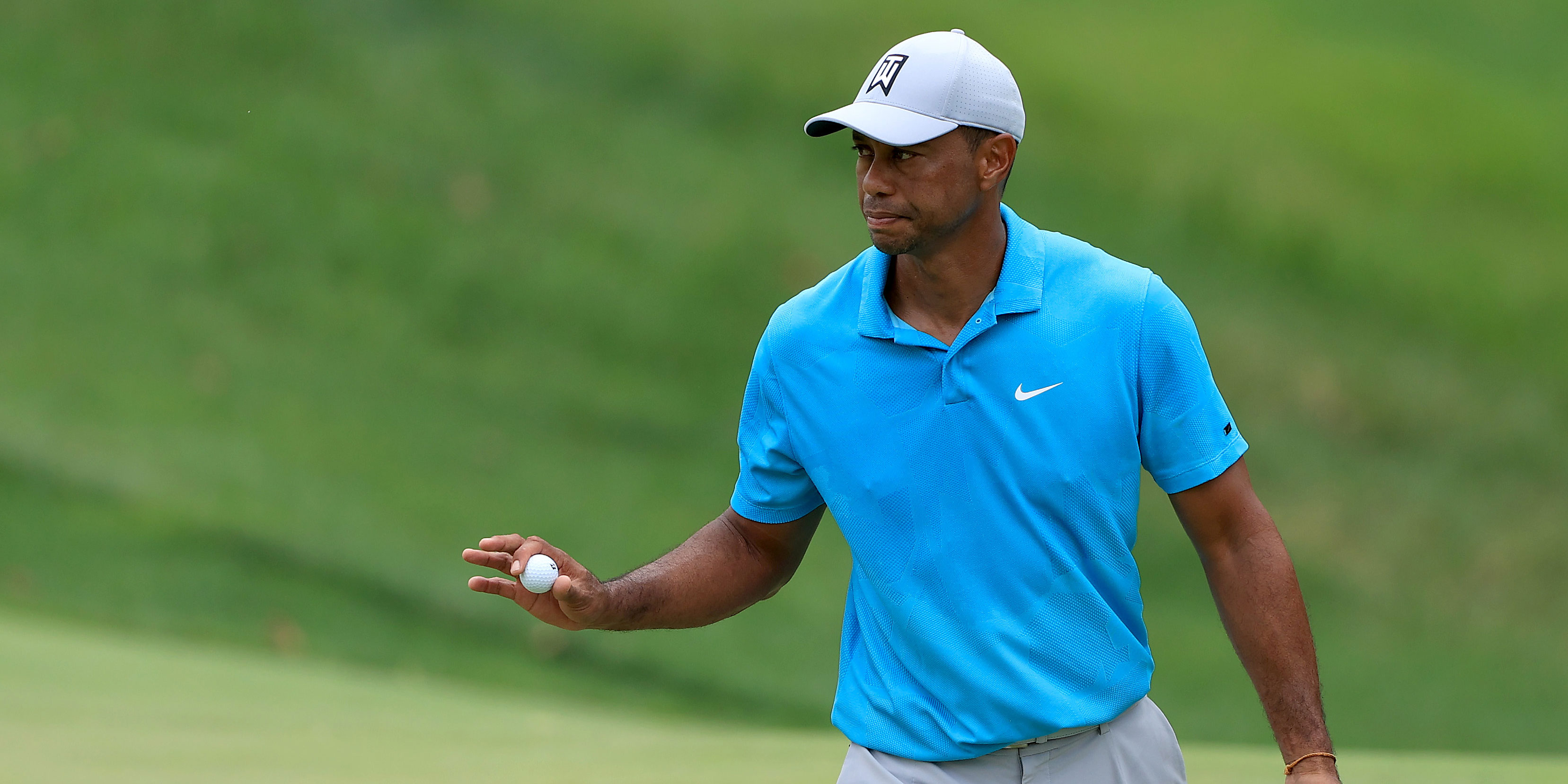 Tiger Woods đánh 71 gậy trong ngày trở lại PGA Tour