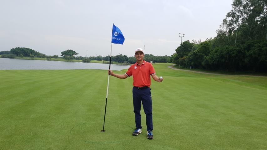 Golfer Lưu Văn Tuấn kỷ niệm ngày xuống Handicap 0 với điểm HIO.