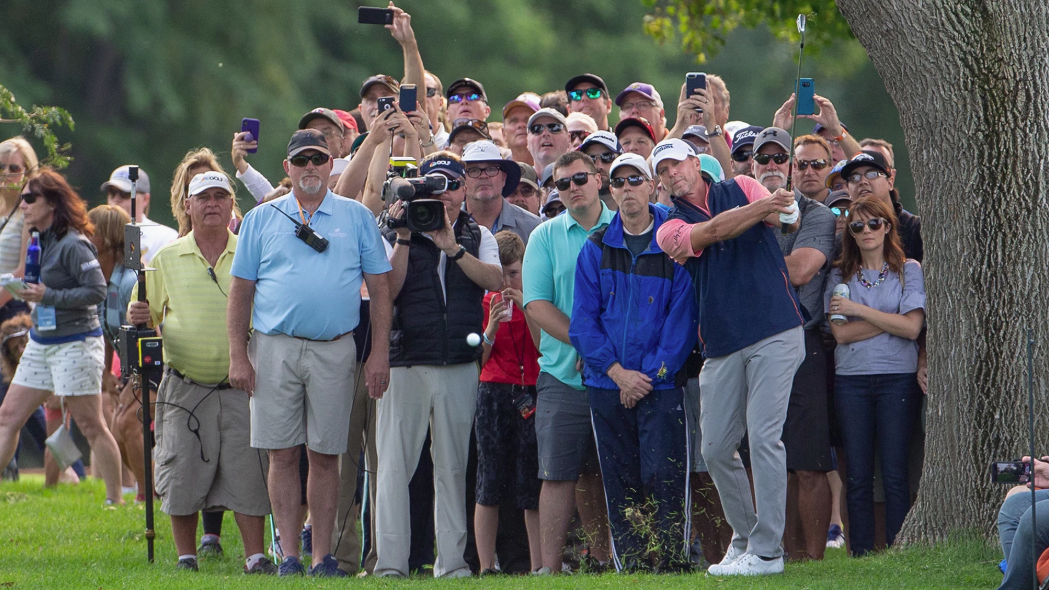 PGA Tour bắt đầu đón người hâm mộ quay trở lại sân.