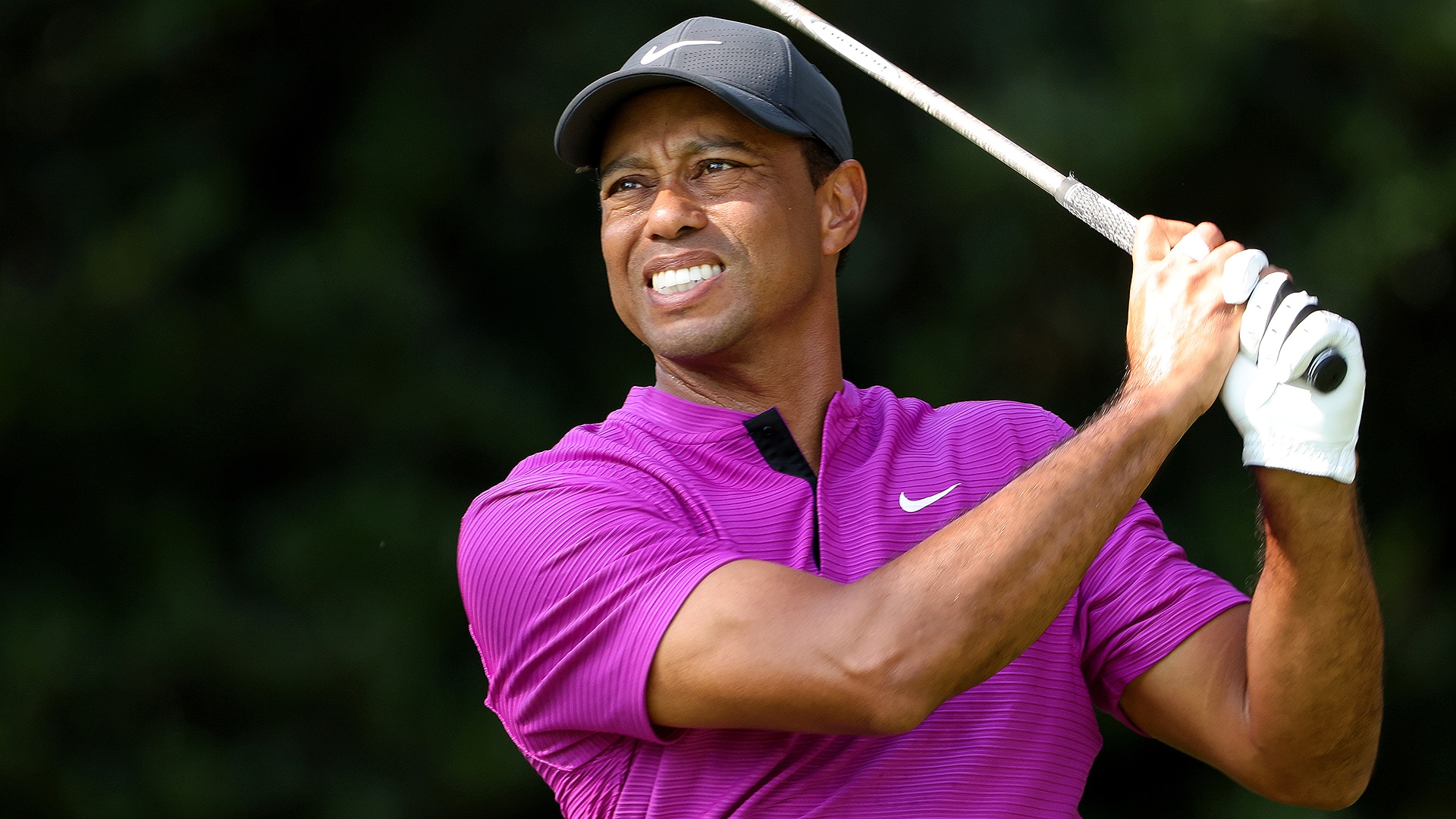 Tiger Woods đã kết thúc cơ hội vô địch The Masters sau cuộc đấu ngày thứ Bẩy.