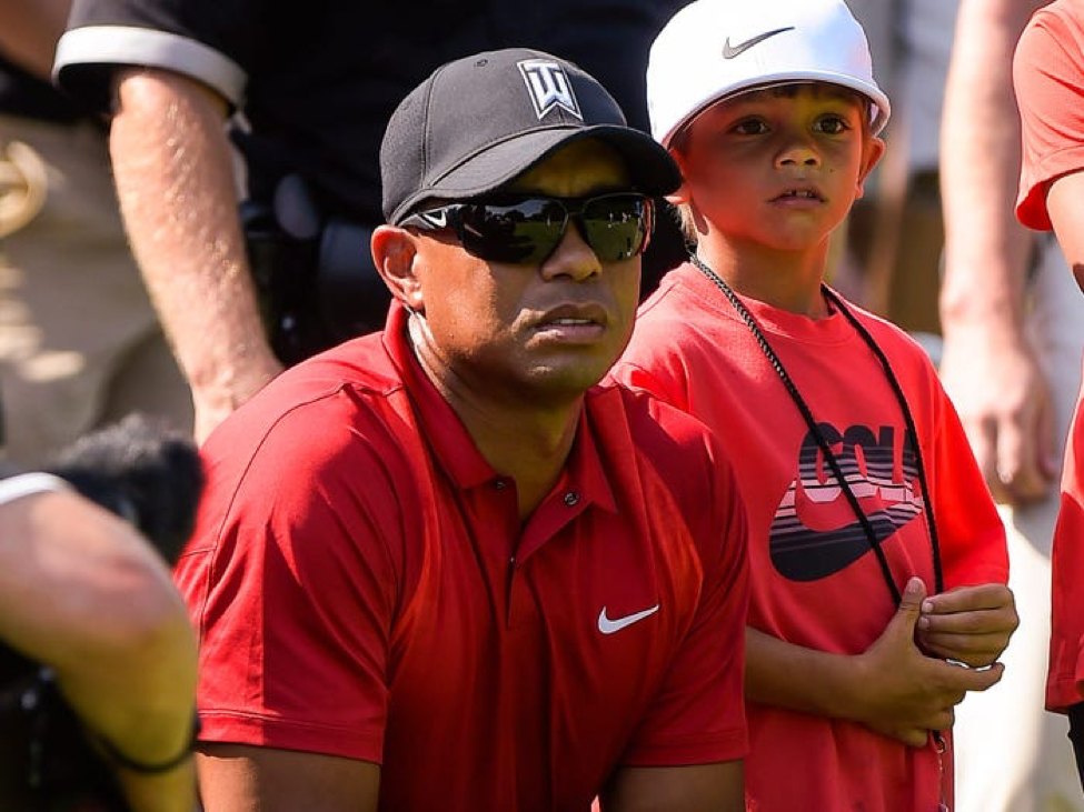 Con trai Tiger Woods gây bất ngờ với khả năng swing điêu luyện