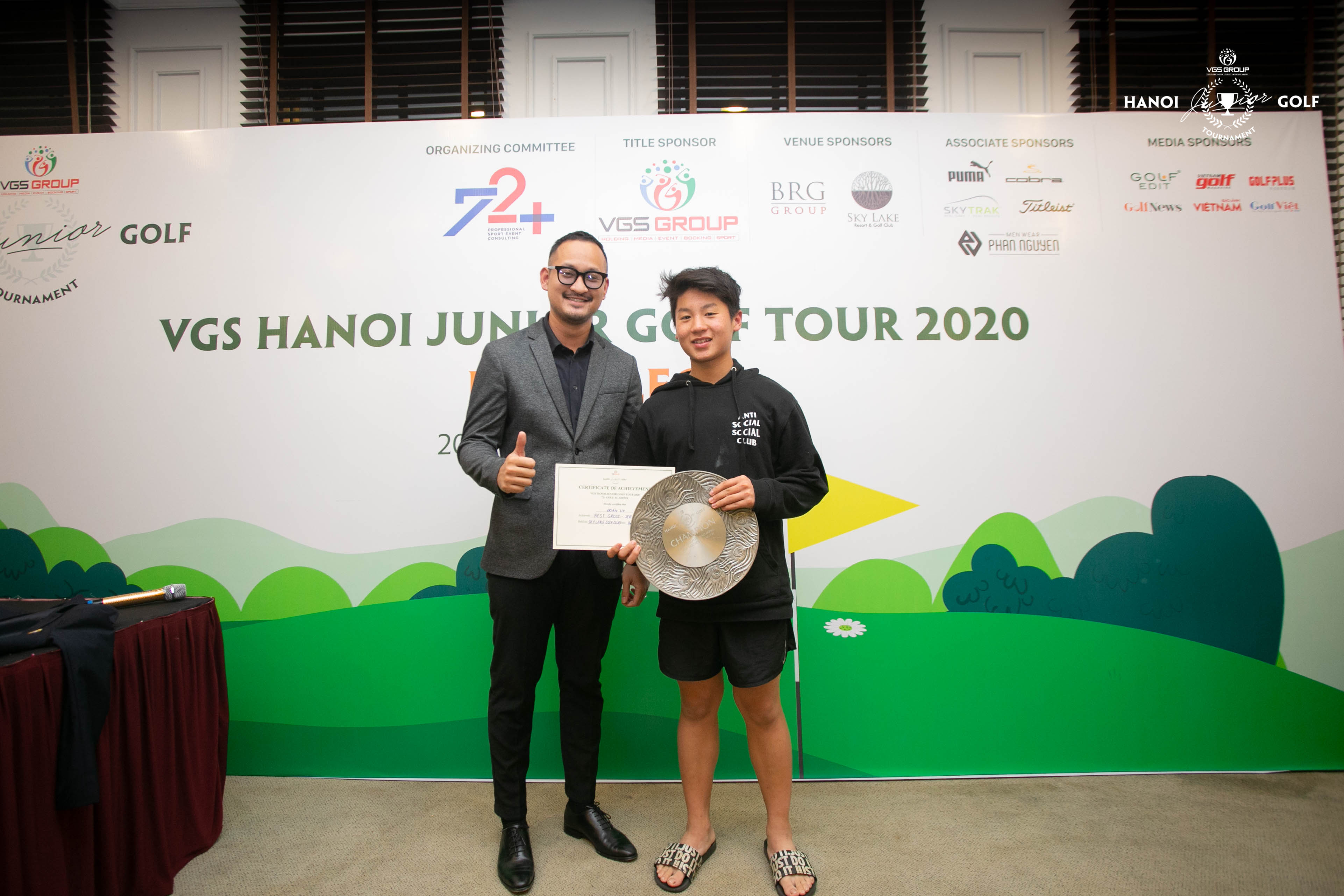 Đoàn Uy bảo vệ thành công cúp vô địch Hanoi Junior Golf Tour