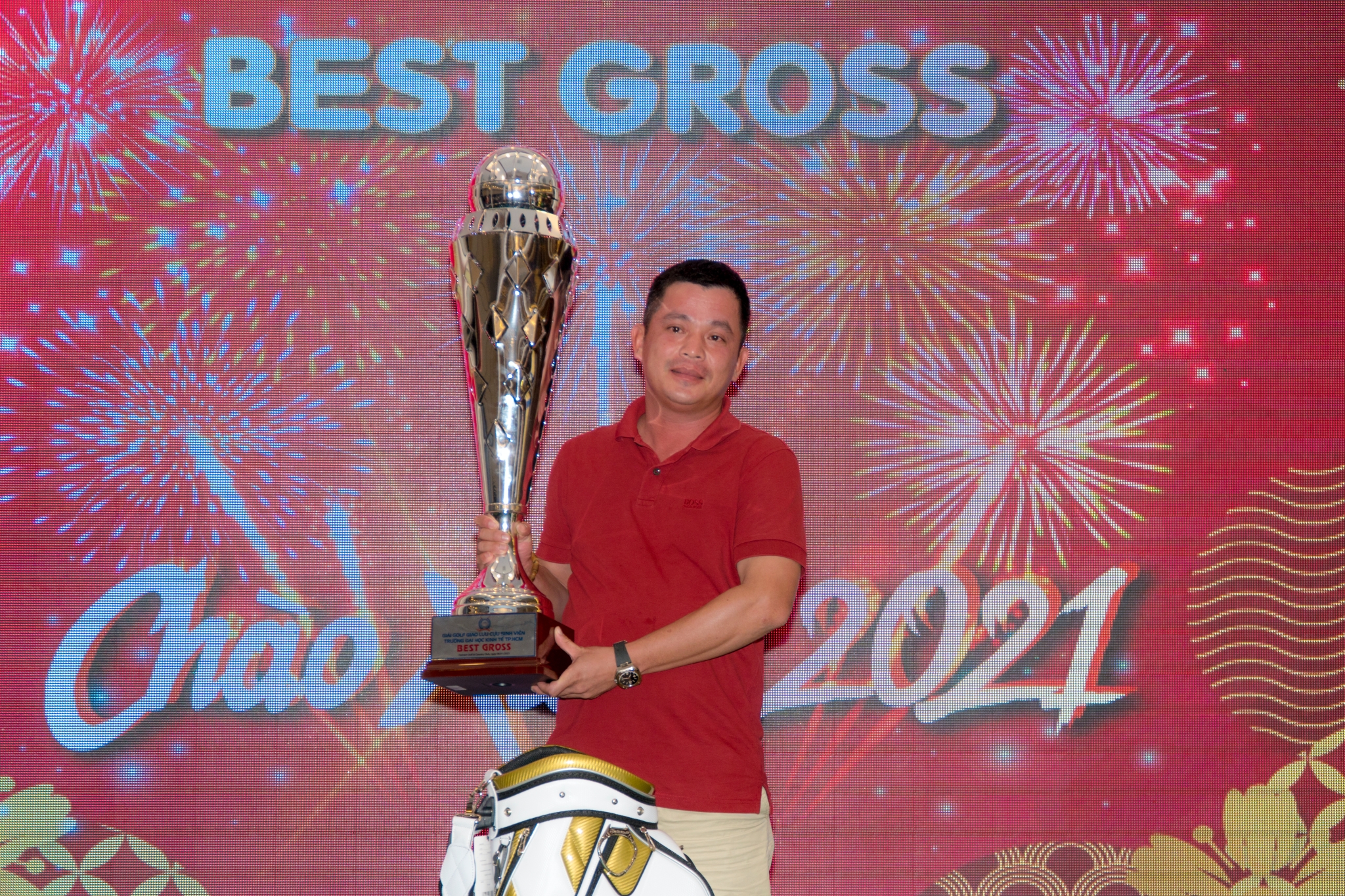 Golfer Huỳnh Quang Đức vô địch Giải golf giao lưu cựu sinh viên ĐH Kinh tế