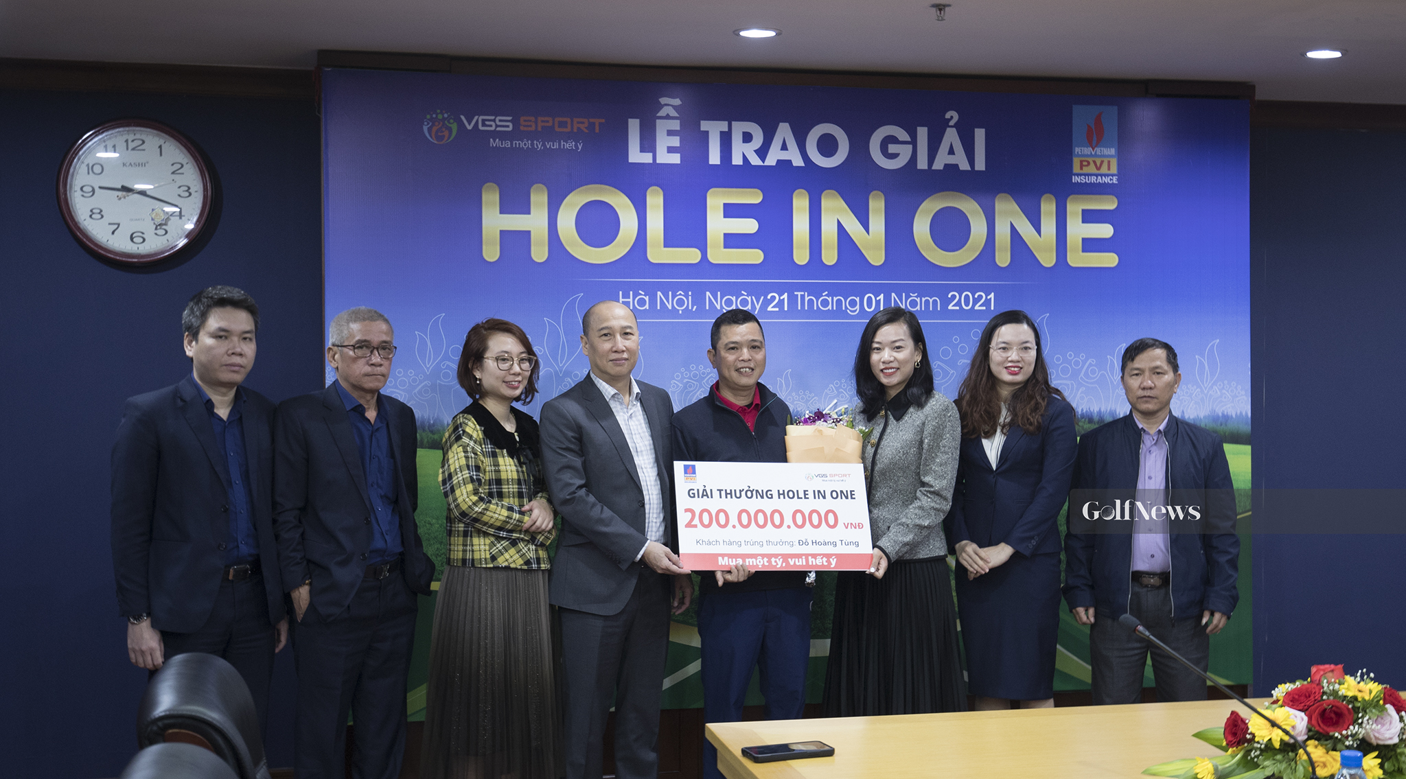Golfer Đỗ Hoàng Tùng nhận phần thưởng 200 triệu từ gói dịch vụ giải thưởng HIO của VGS Sport