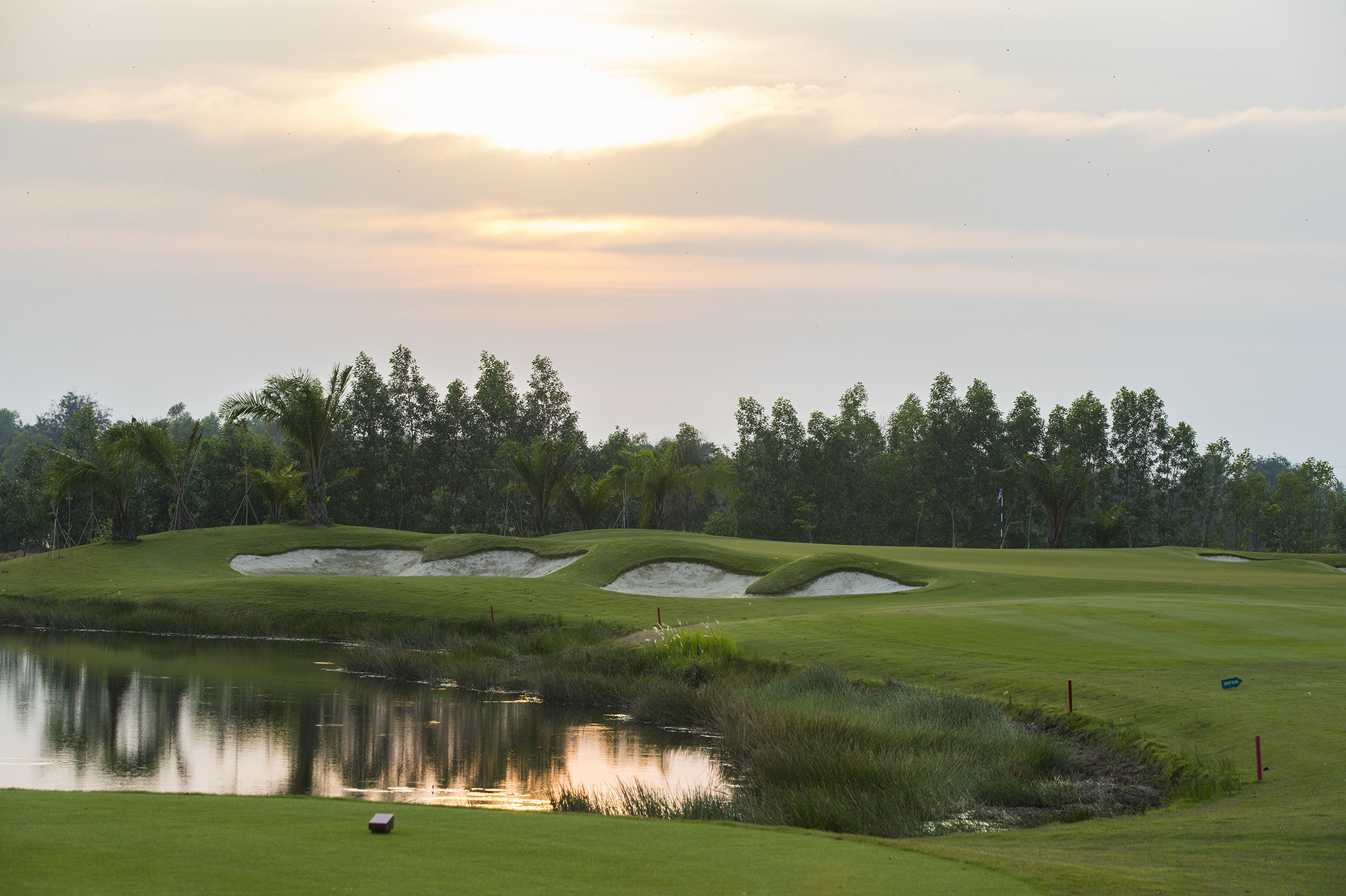 West Lakes Golf & Villas: 2 golfer ghi HIO ở cùng 1 hố