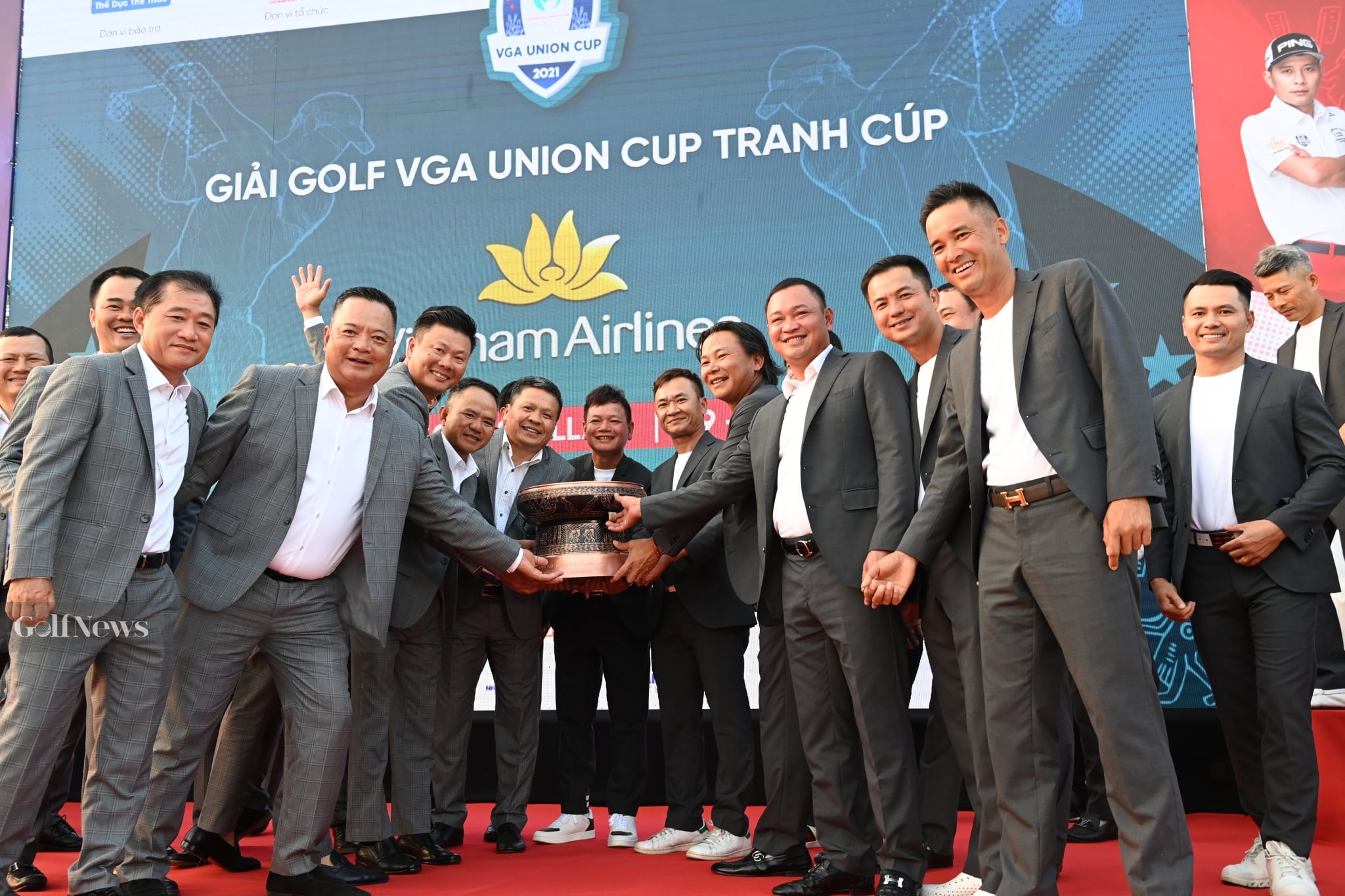 VGA Union Cup: Tuyển miền Nam được trao tặng món quà đầy ý nghĩa