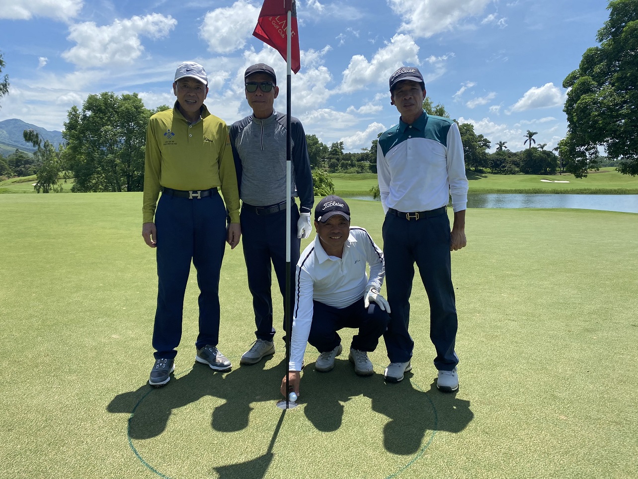 Golfer Ngô Văn Công trúng thưởng từ chương trình tài trợ HIO tại sân golf Sky Lake của VGS Sport