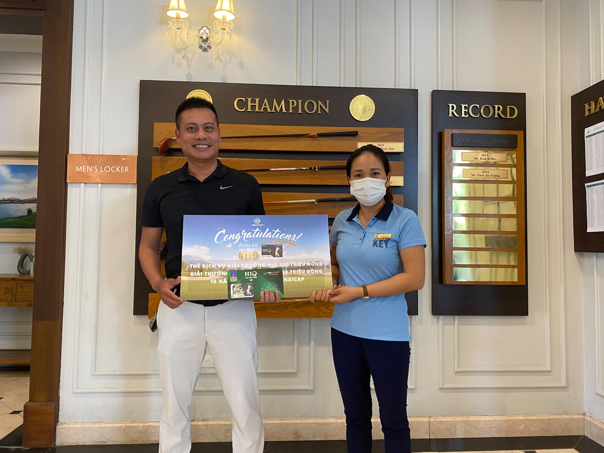 Golfer Lê Văn Hòa trúng thưởng từ chương trình tài trợ HIO tại sân golf Sky Lake của VGS Sport