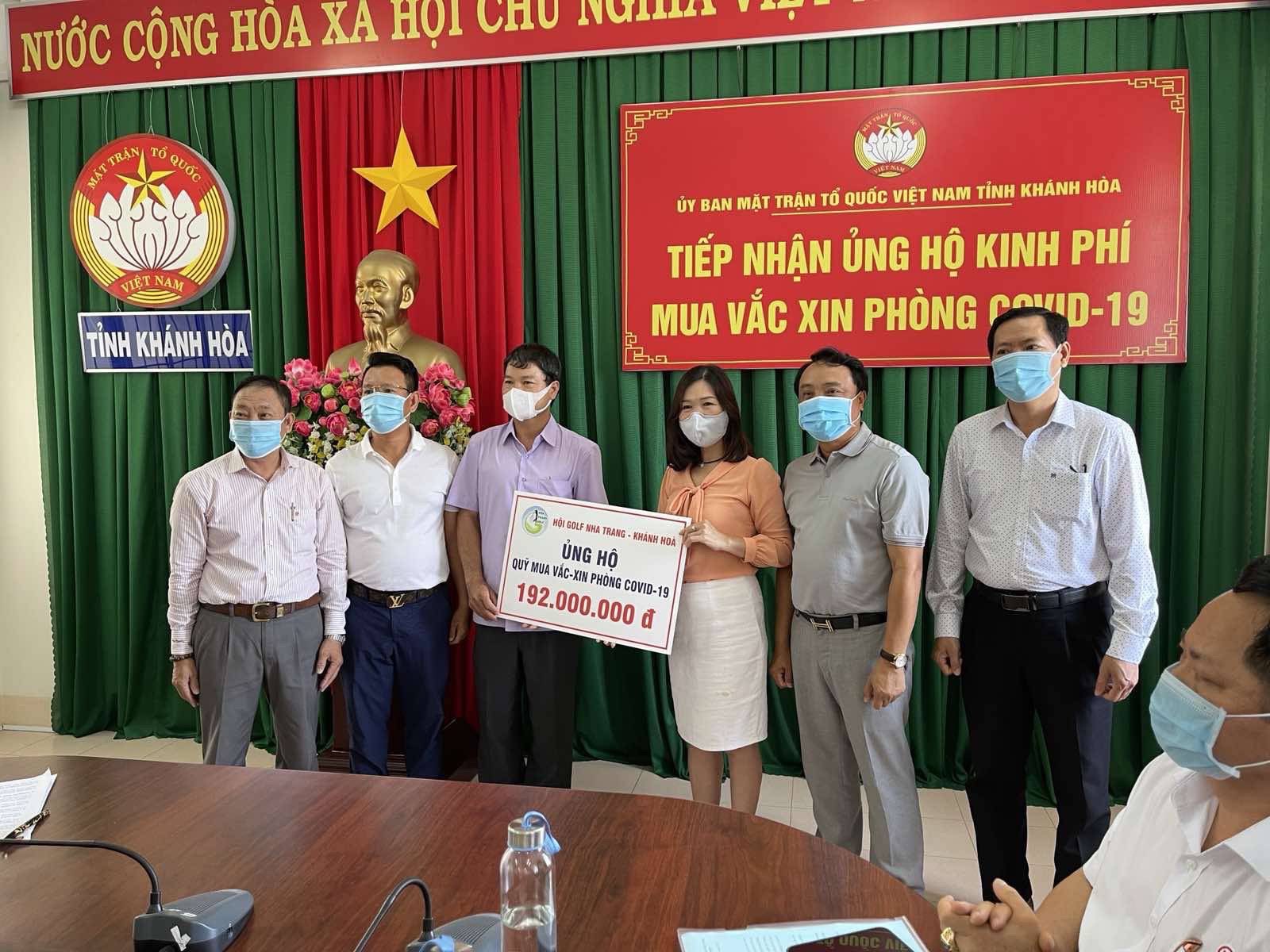 Hội golf Nha Trang – Khánh Hoà ủng hộ hơn 300 triệu đồng cho quỹ phòng chống Covid 19