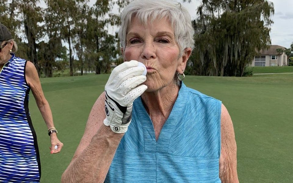 Golfer nữ 74 tuổi ghi 2 HIO cùng 1 vòng đấu