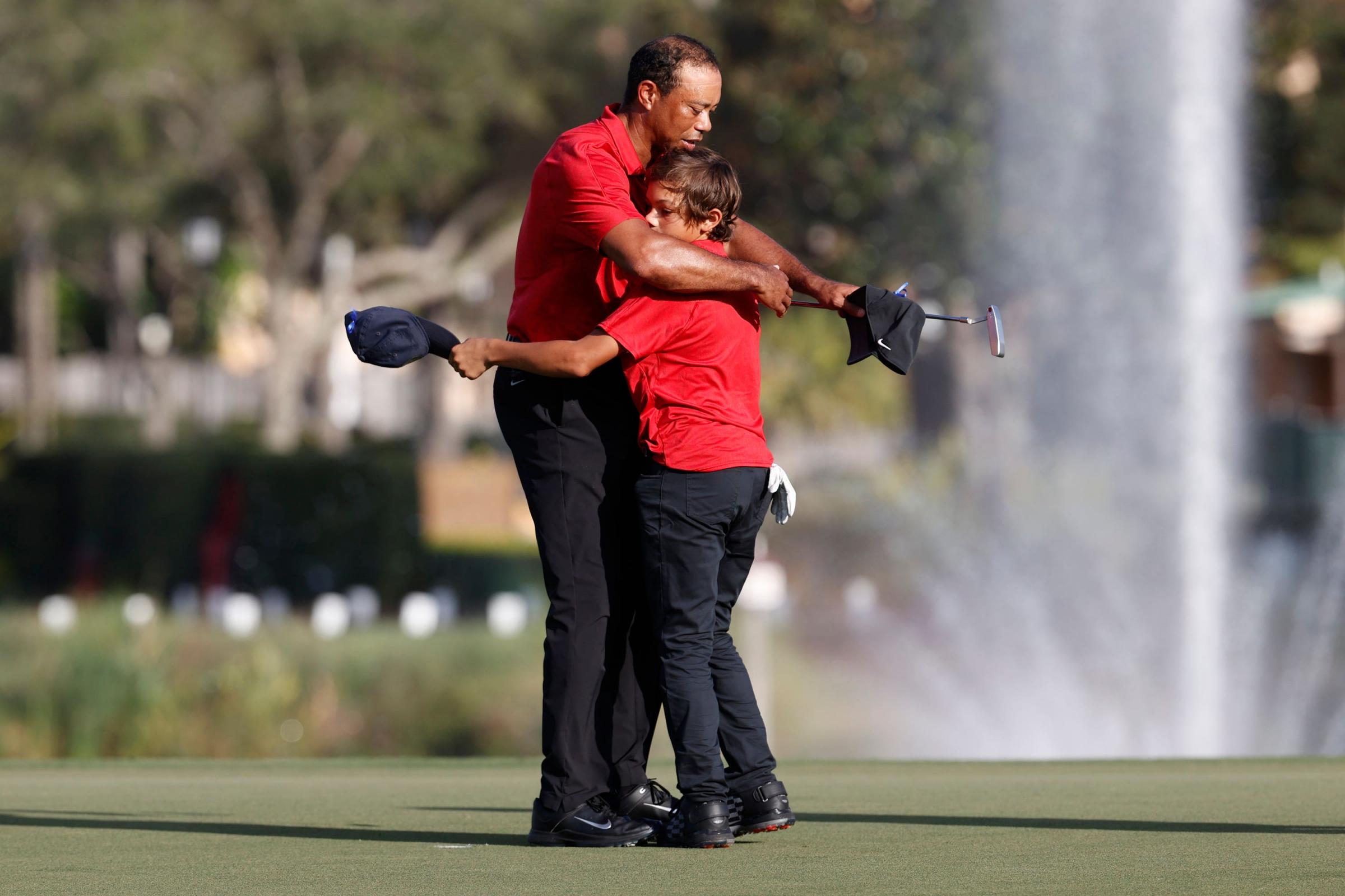 PNC Championship: Cha con Tiger Woods tỏa sáng, nhà Daly giành vô địch