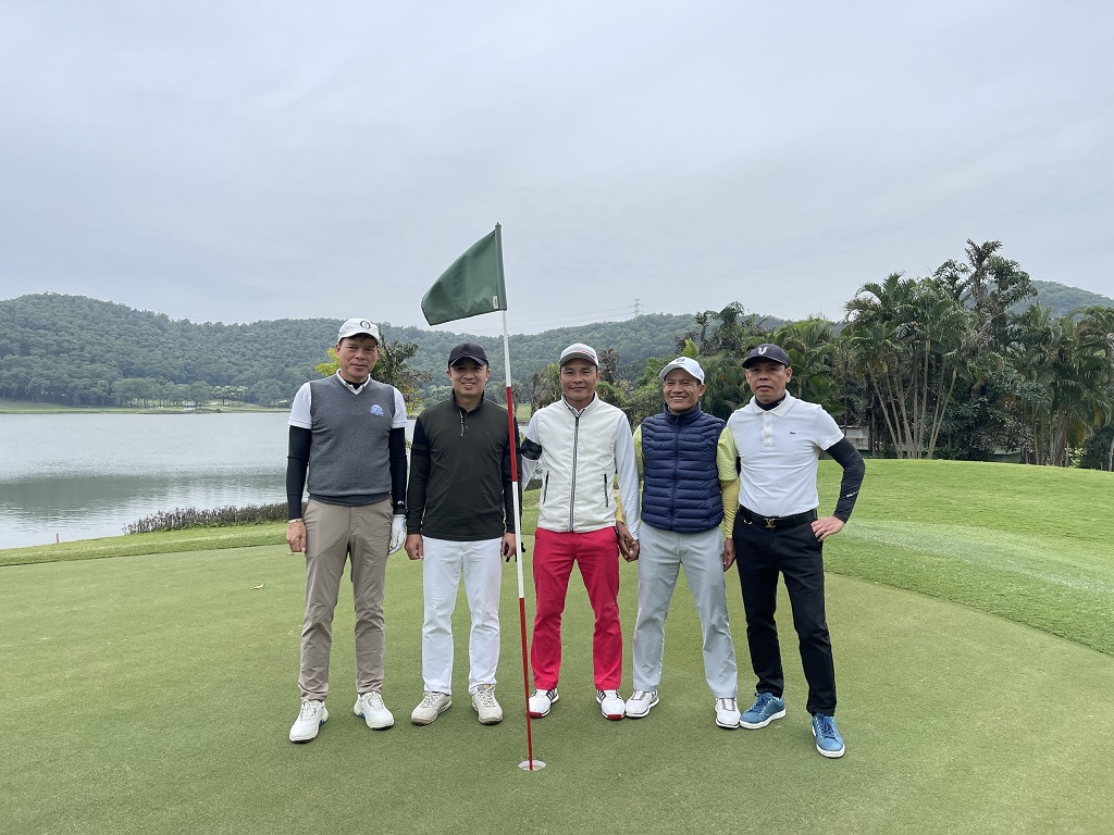 Golfer Nguyễn Quốc Bình chào năm 2021 với giải thưởng 200 triệu từ Dịch vụ giải thưởng HIO