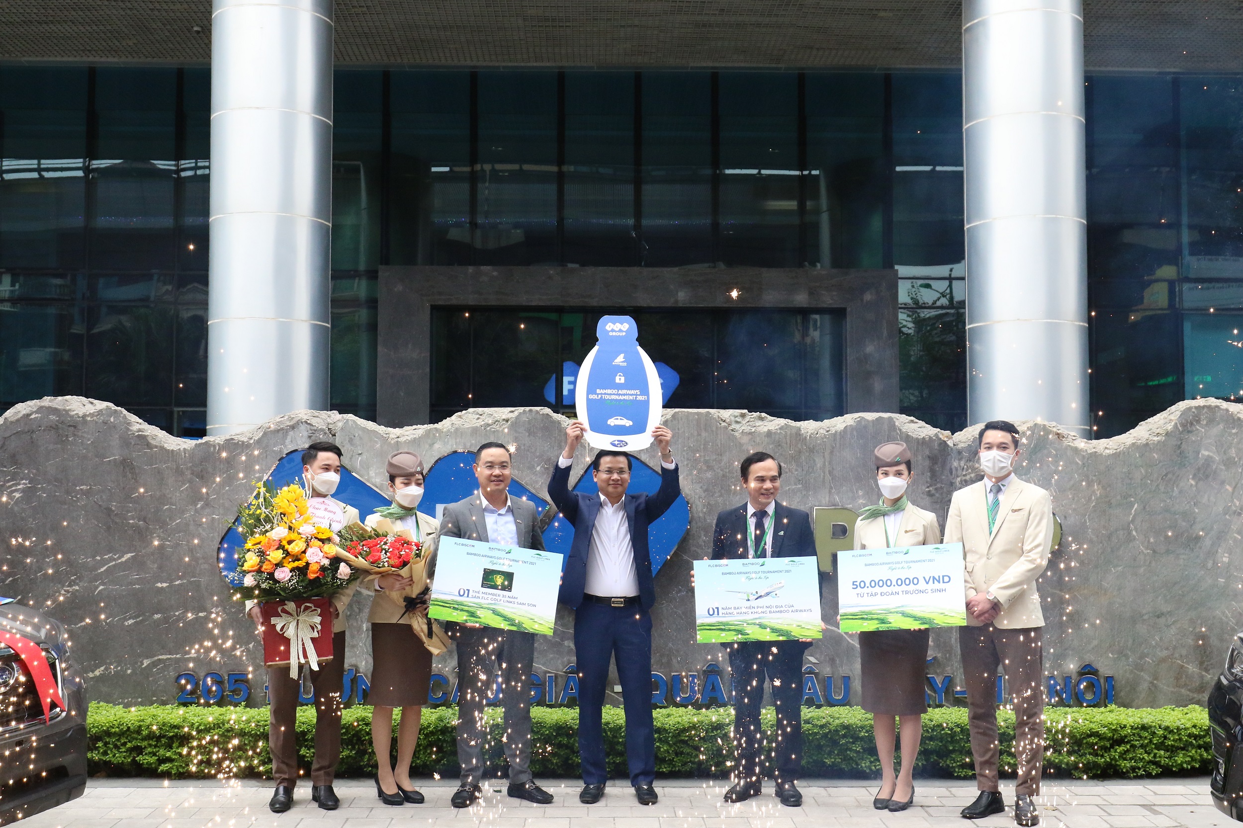 FLC Biscom trao thưởng HIO cho golfer Đỗ Thành Chinh