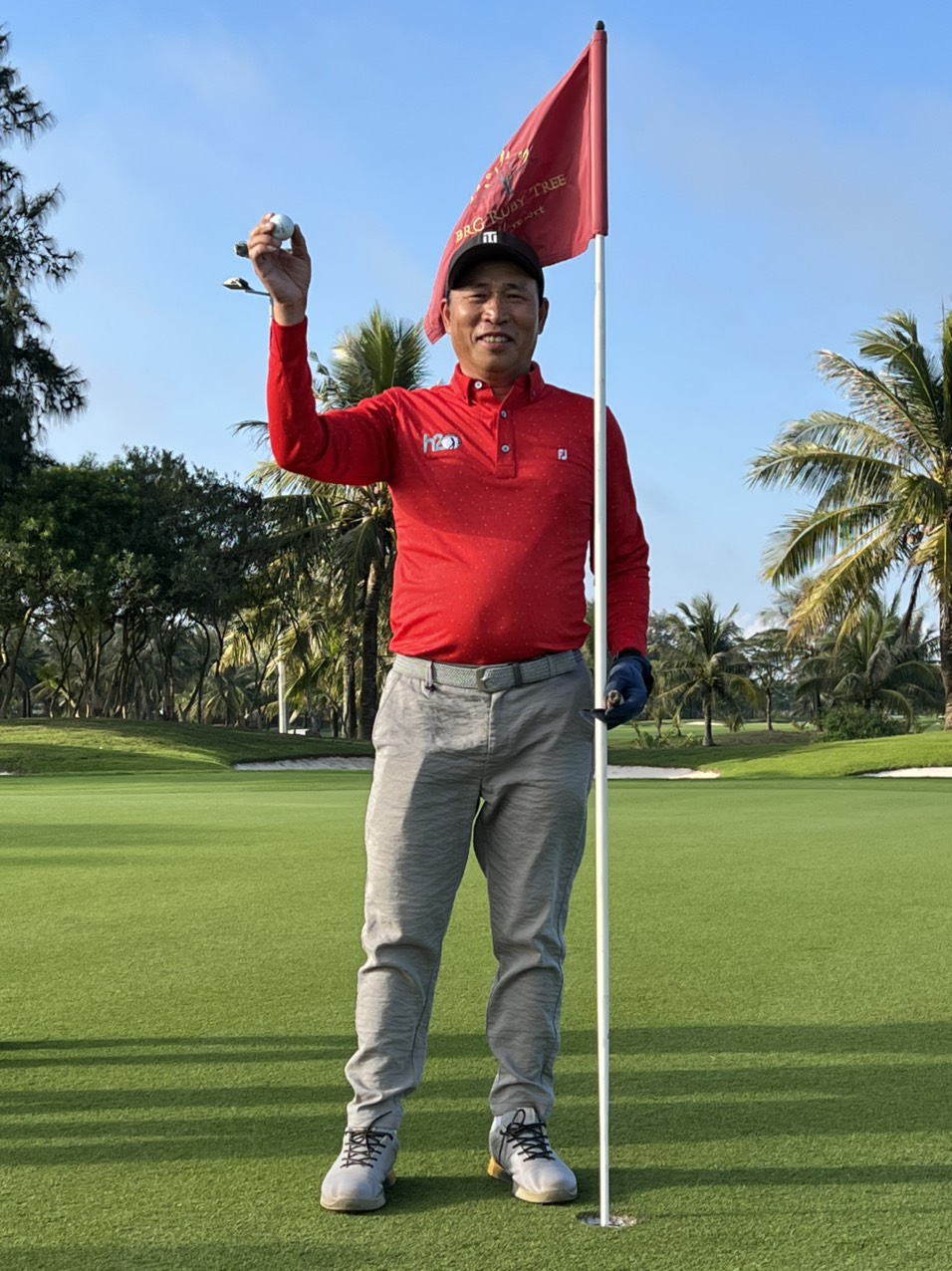 Golfer Trần Quốc Sơn tận hưởng niềm vui HIO những ngày cuối năm với gói Dịch vụ giải thưởng HIO của VGS Sport